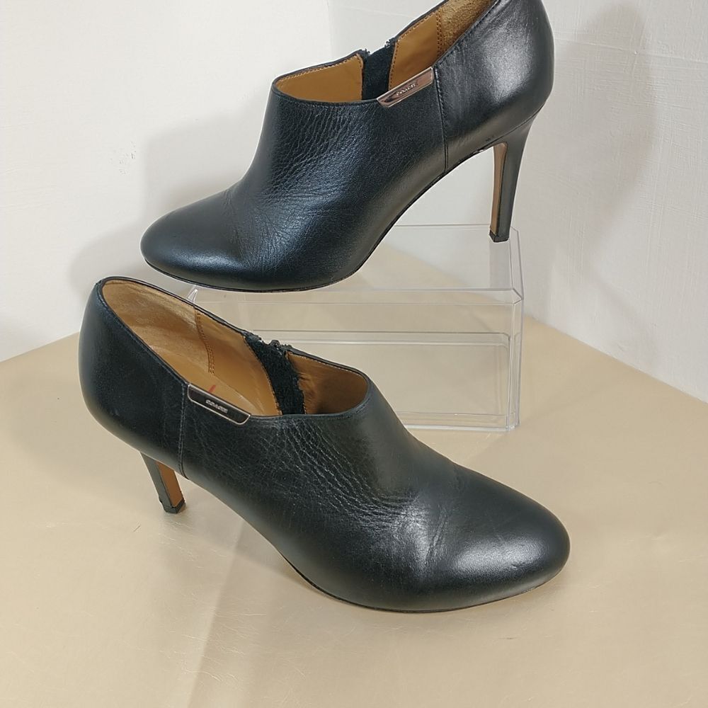 Coach Black Leather Shoes Seneca Booties 10B EU 40. Condition is Pre-owned. - Picture 6 of 11